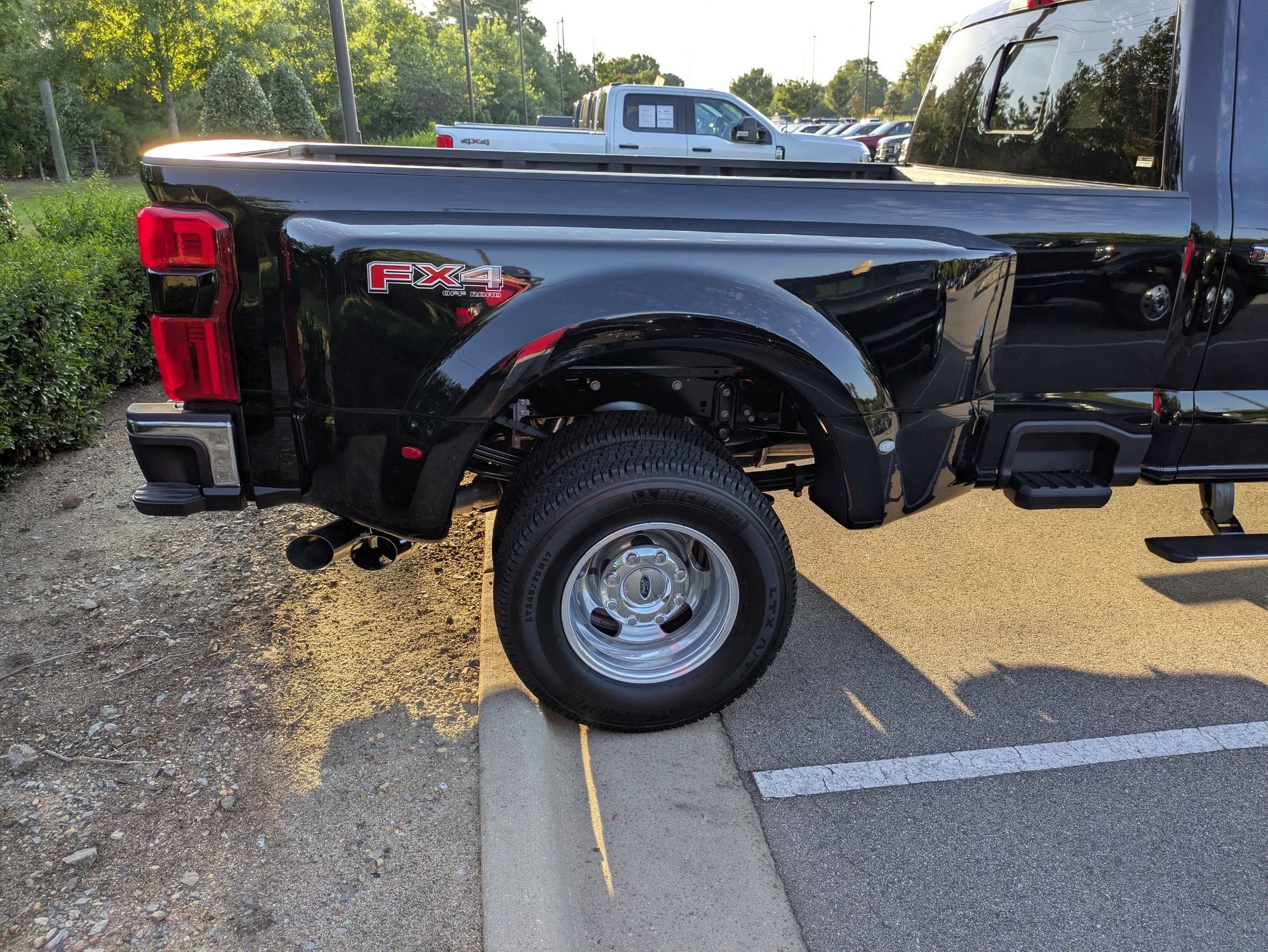 2026 Ford Super Duty F-350 DRW LARIAT