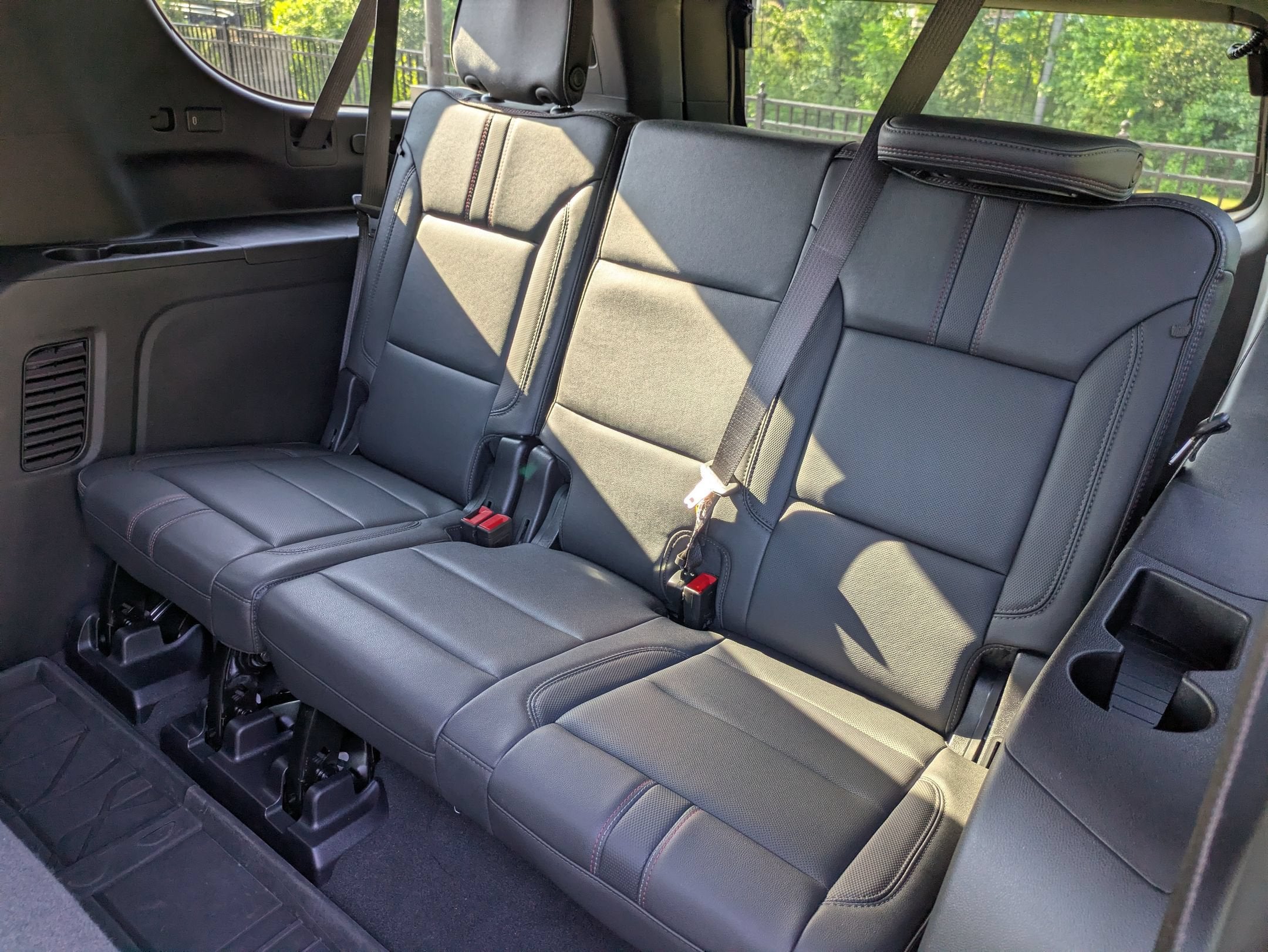 2025 Chevrolet Suburban RST