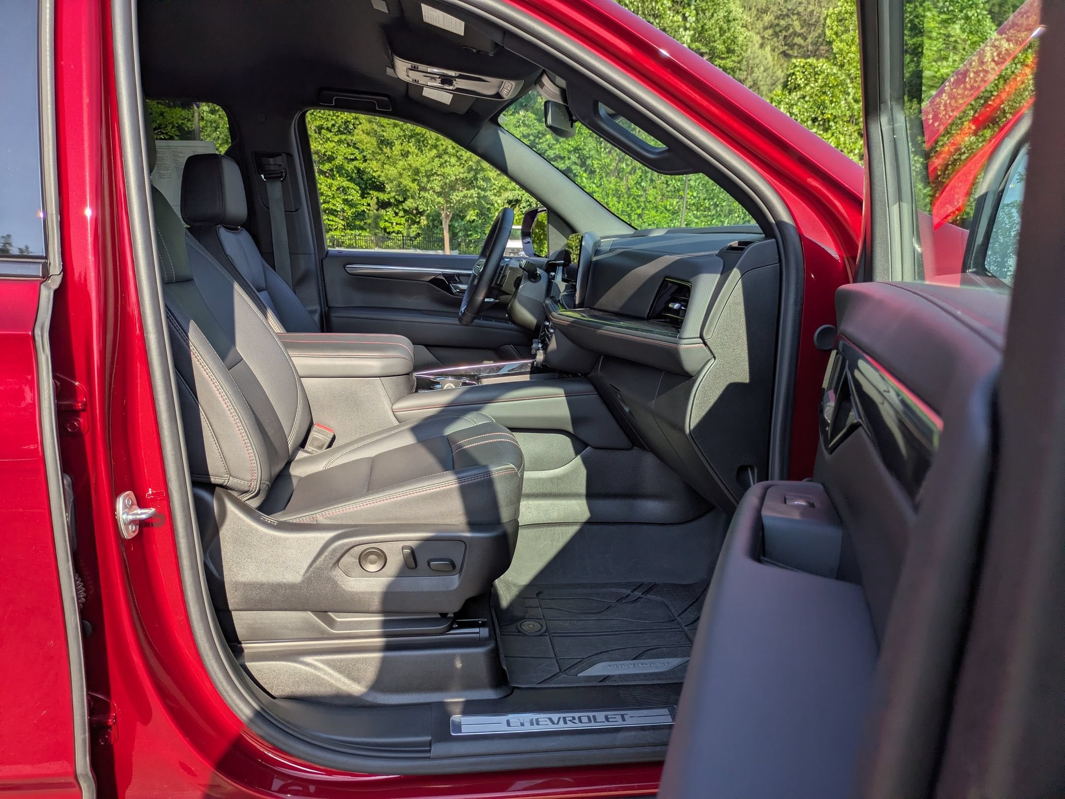 2025 Chevrolet Suburban RST