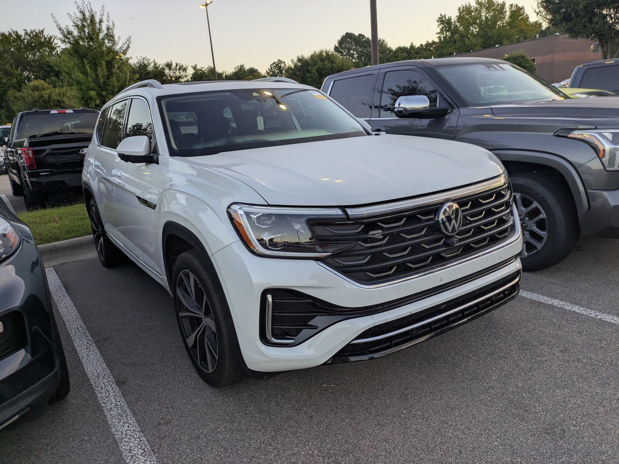 2024 Volkswagen Atlas 2.0T SEL Premium R-Line