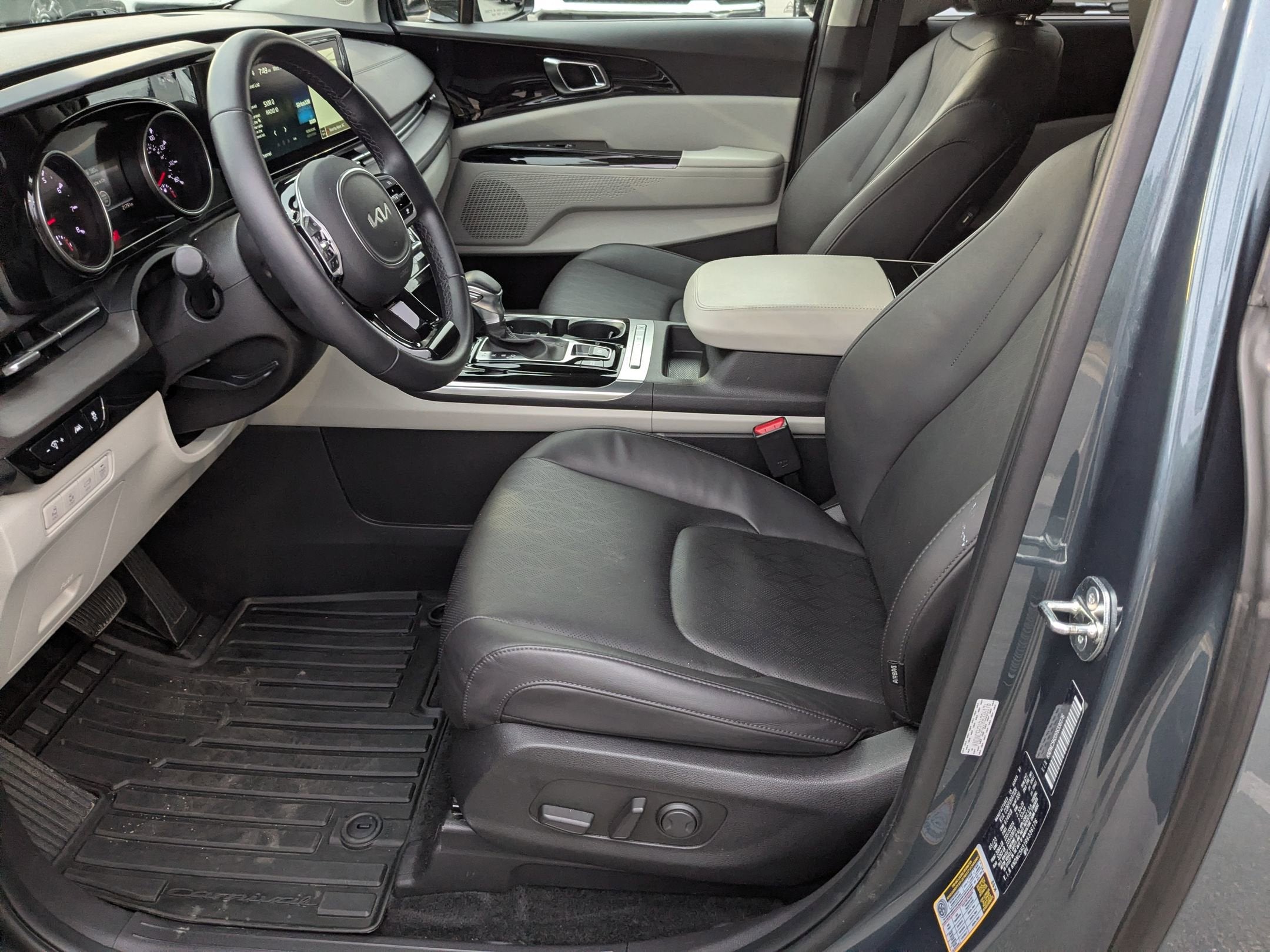 2024 Kia Carnival EX