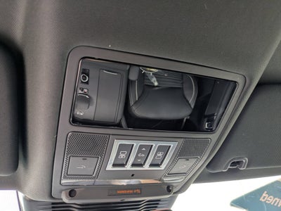2023 Land Rover Discovery Metropolitan Edition