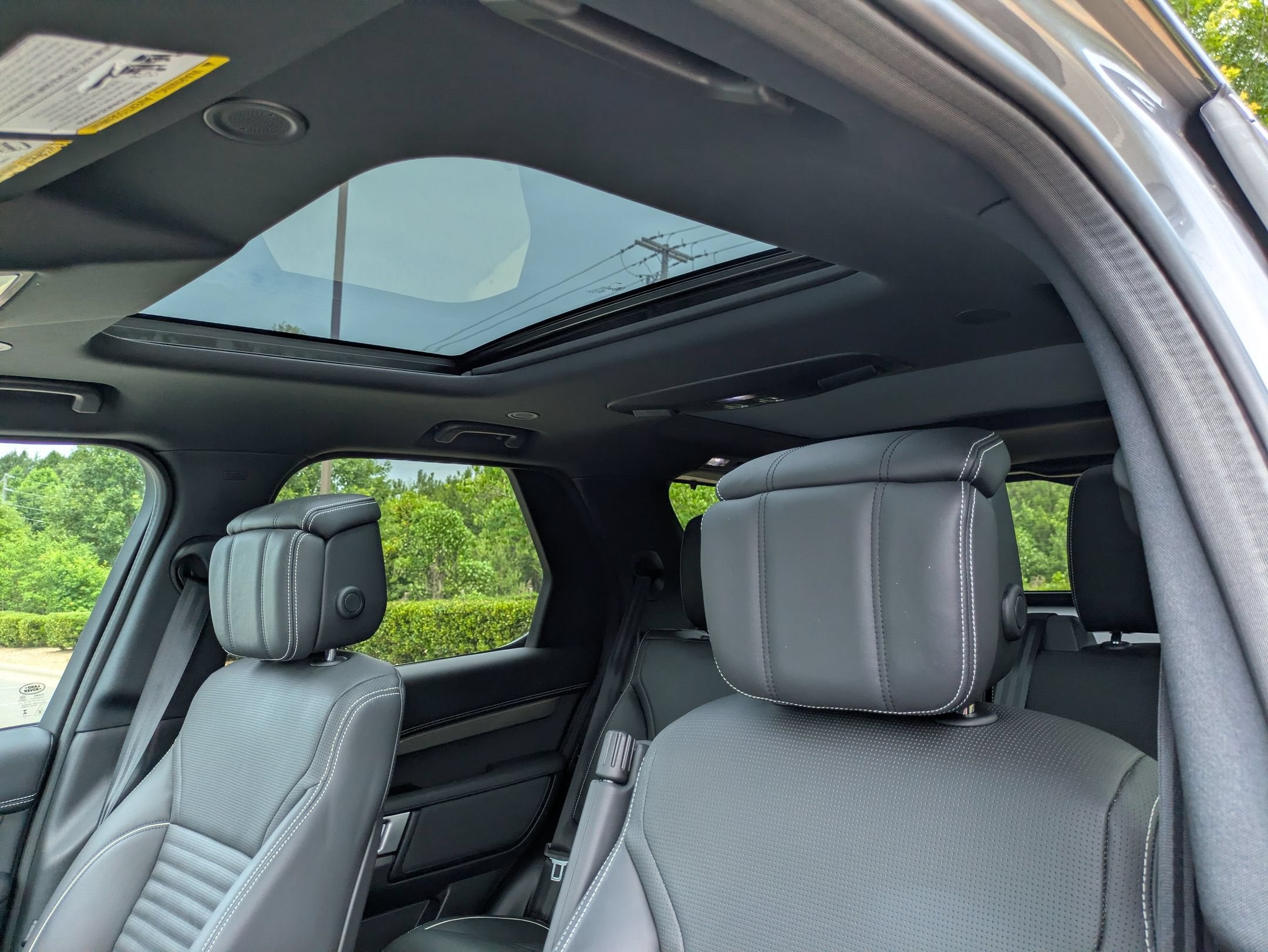 2023 Land Rover Discovery Metropolitan Edition
