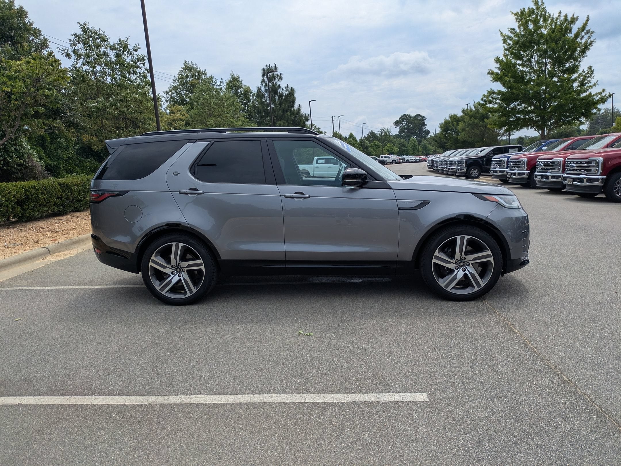 2023 Land Rover Discovery Metropolitan Edition