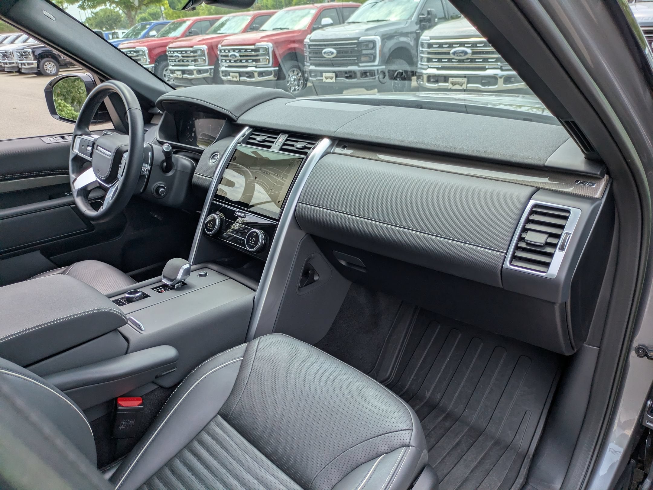 2023 Land Rover Discovery Metropolitan Edition