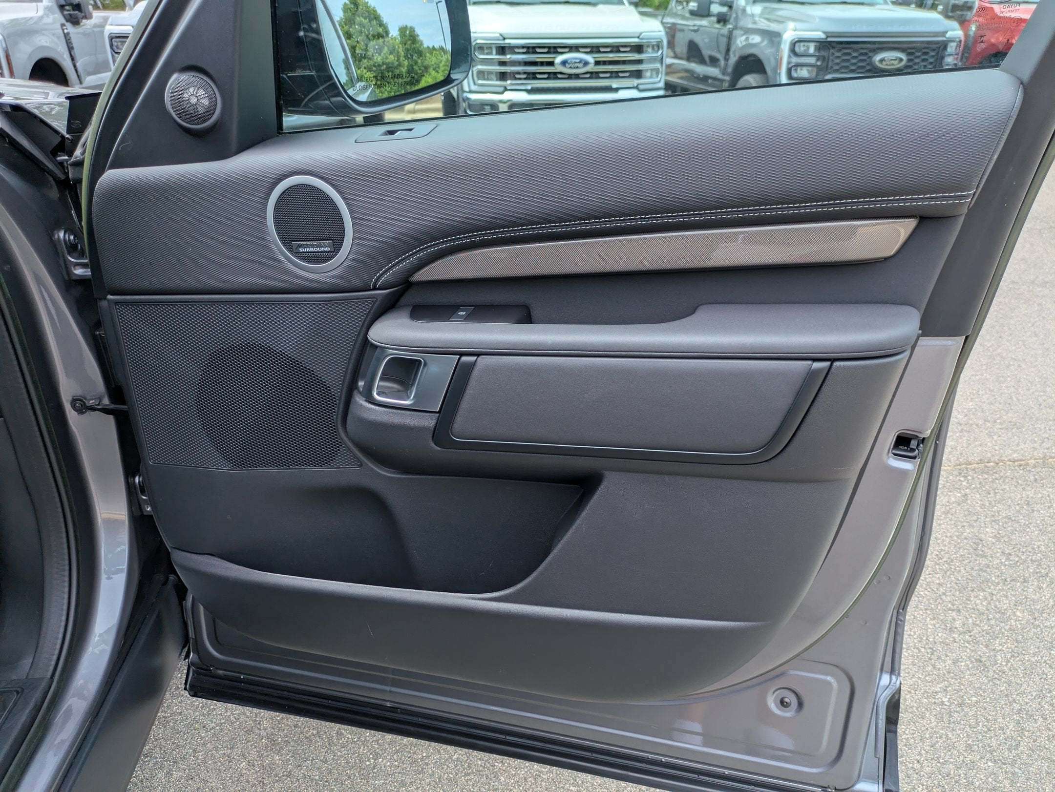 2023 Land Rover Discovery Metropolitan Edition