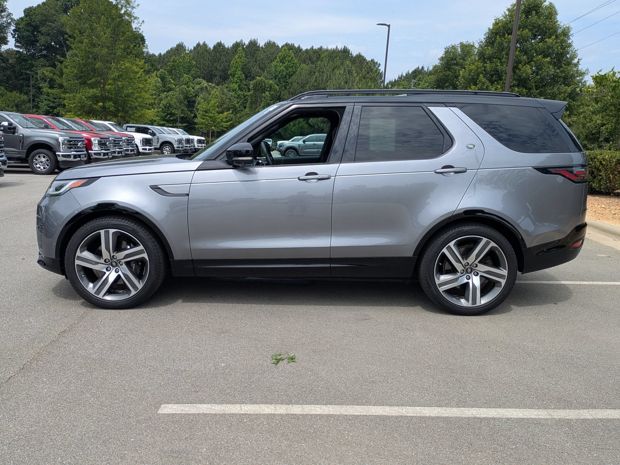 2023 Land Rover Discovery Metropolitan Edition