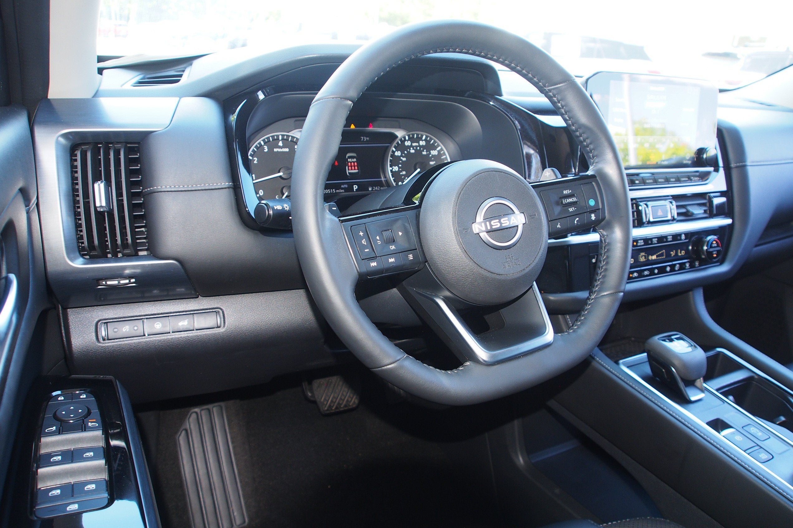 2024 Nissan Pathfinder SL