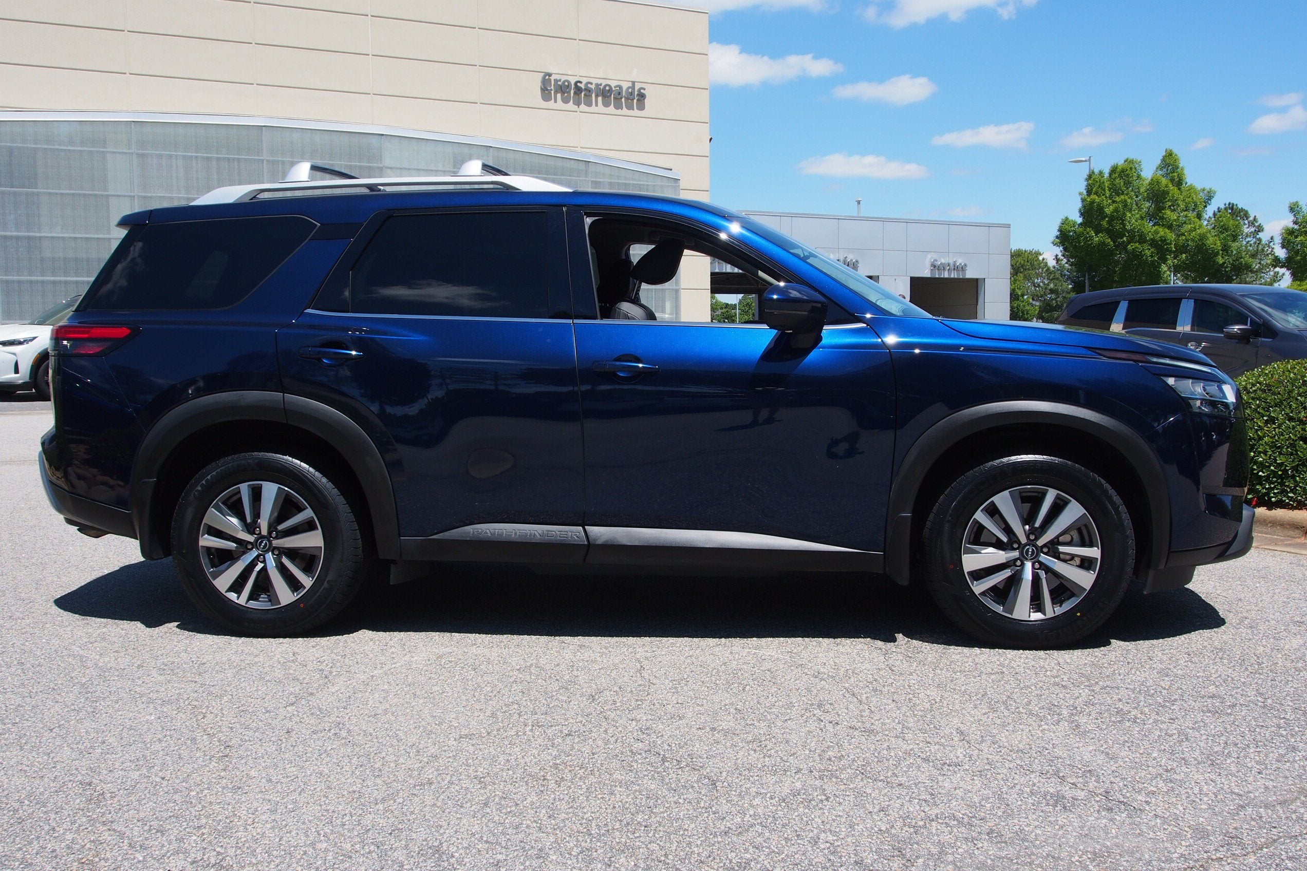 2024 Nissan Pathfinder SL