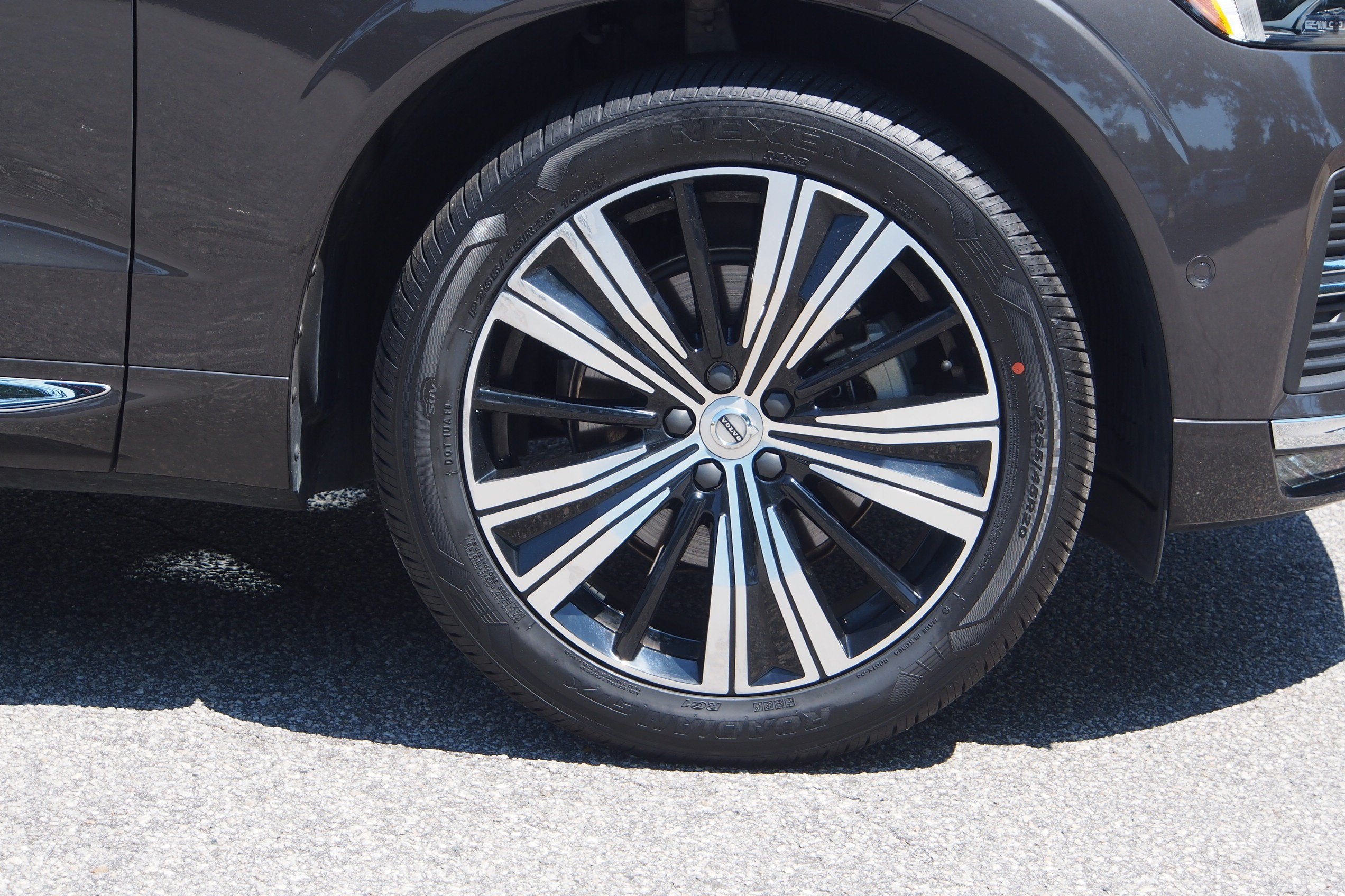 2023 Volvo XC60 Ultimate Bright Theme