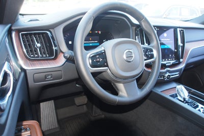 2023 Volvo XC60 Ultimate Bright Theme