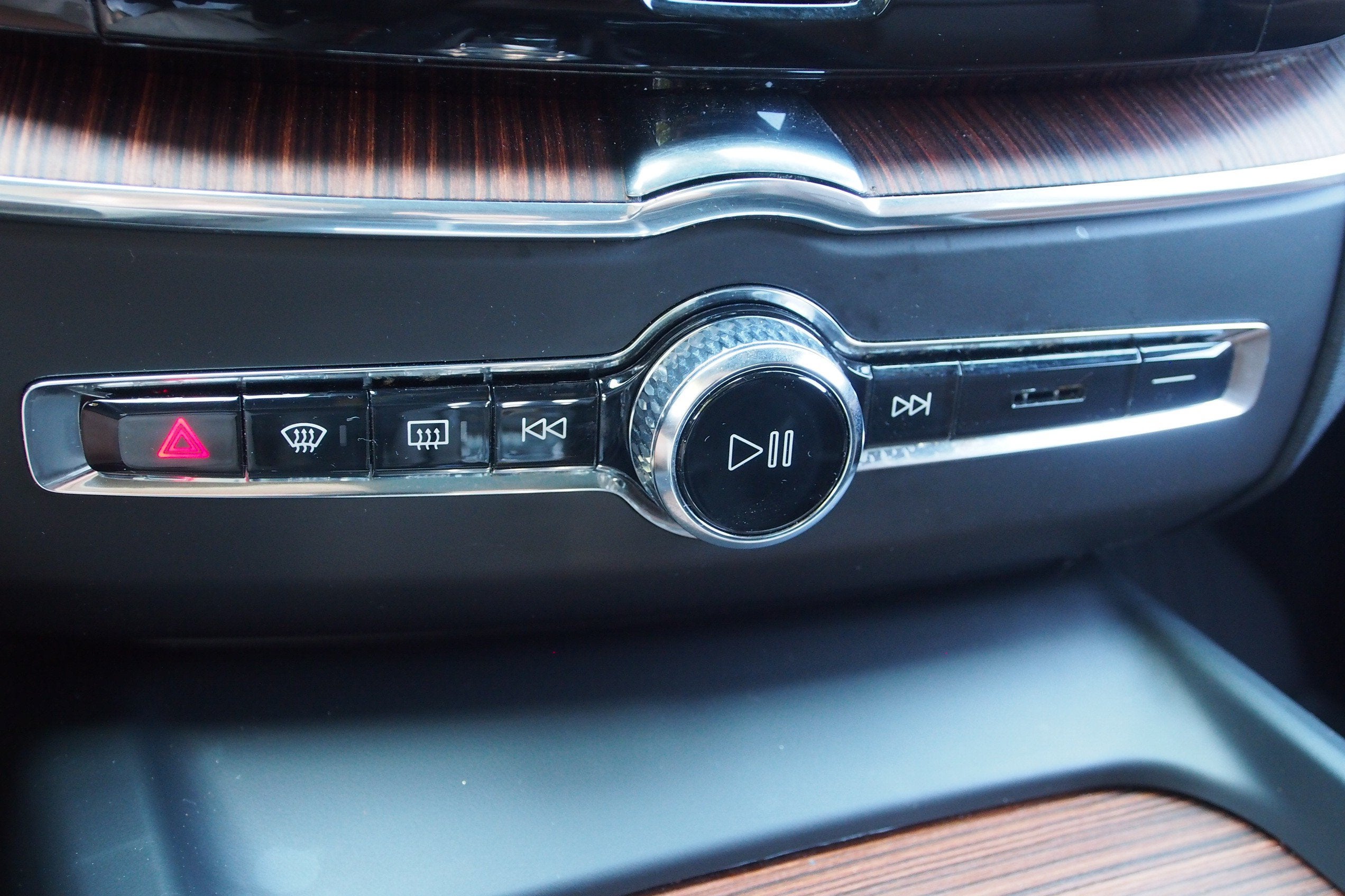 2023 Volvo XC60 Ultimate Bright Theme