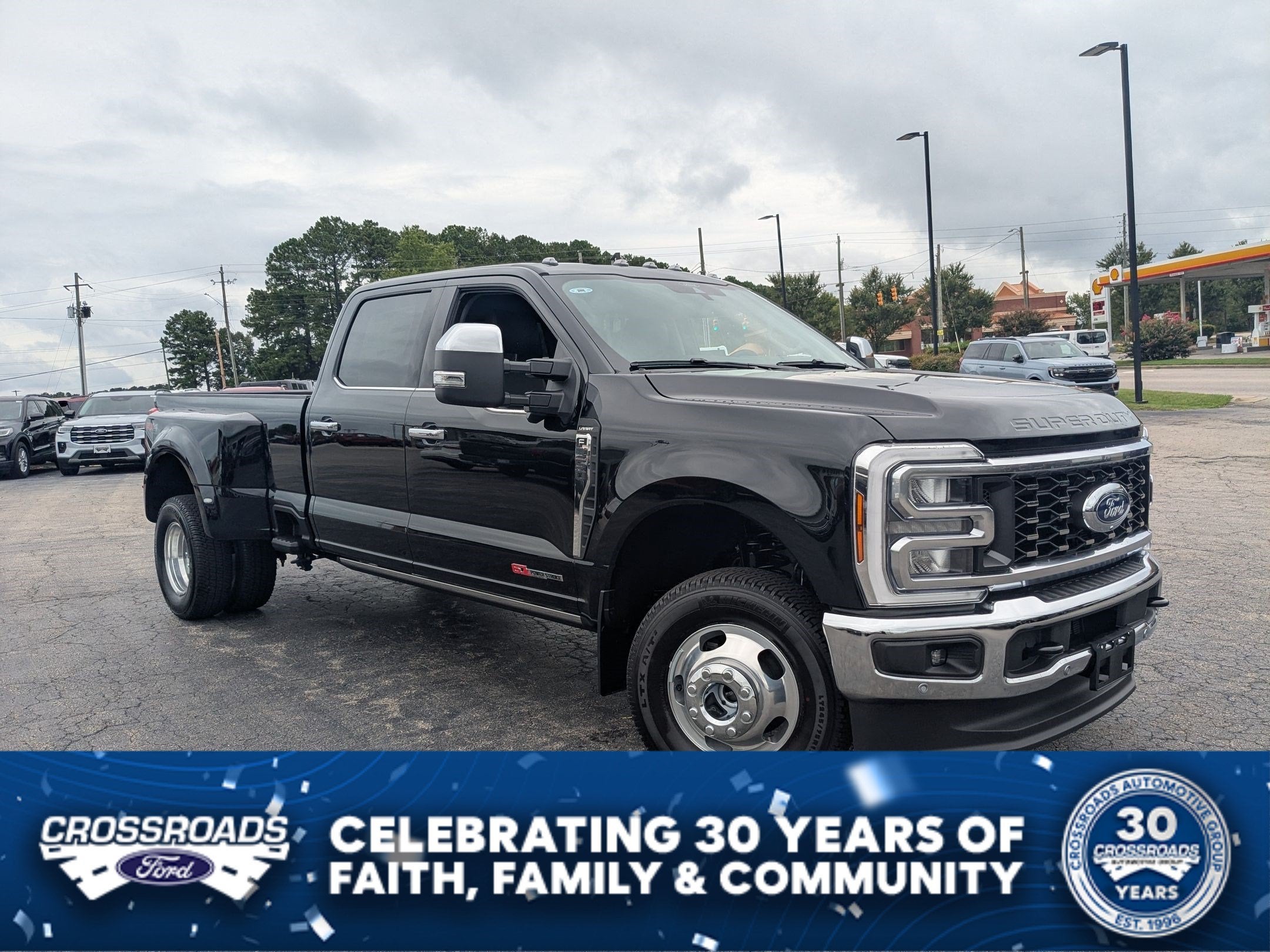 2026 Ford Super Duty F-350 DRW LARIAT