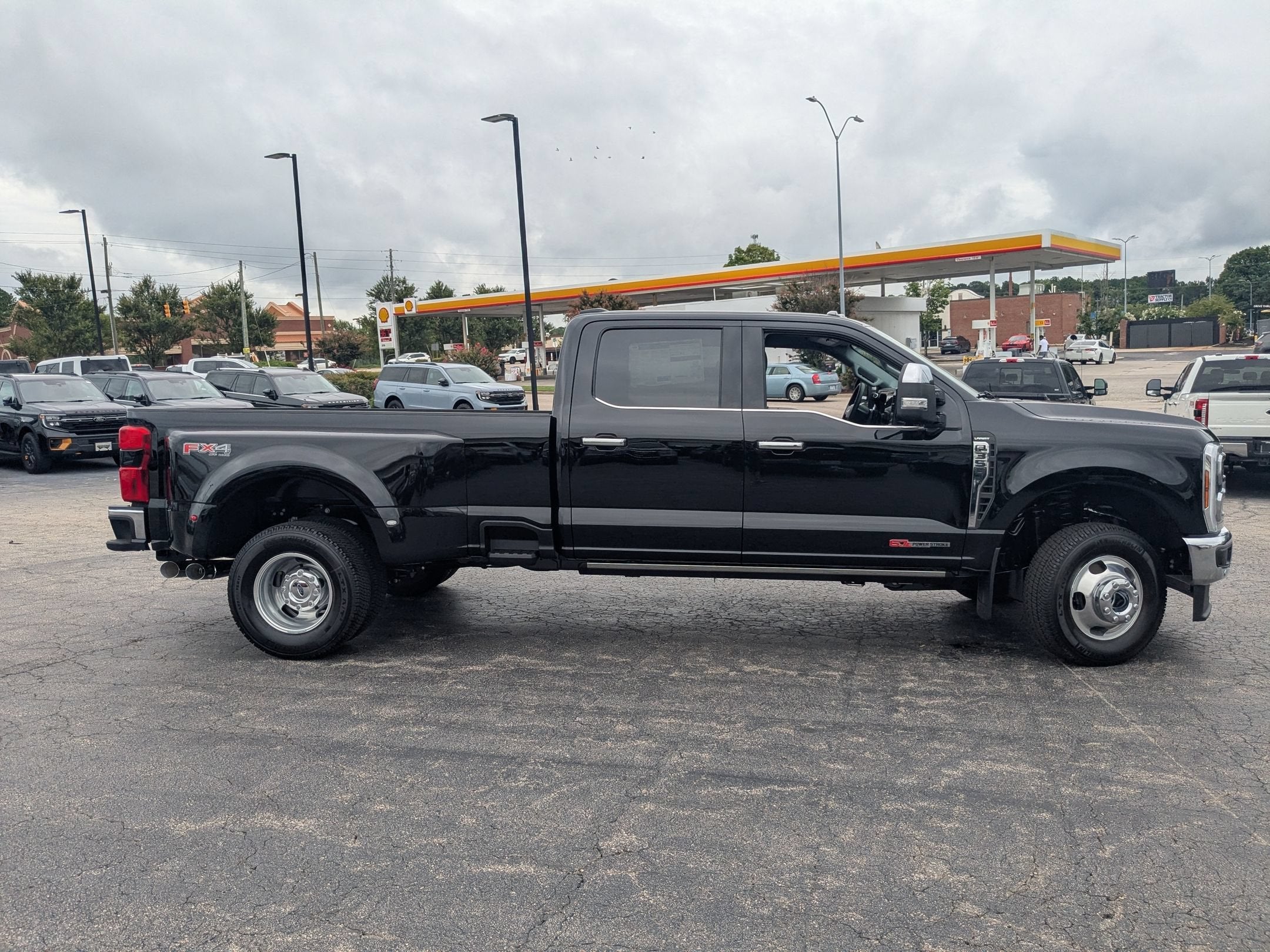 2026 Ford Super Duty F-350 DRW LARIAT