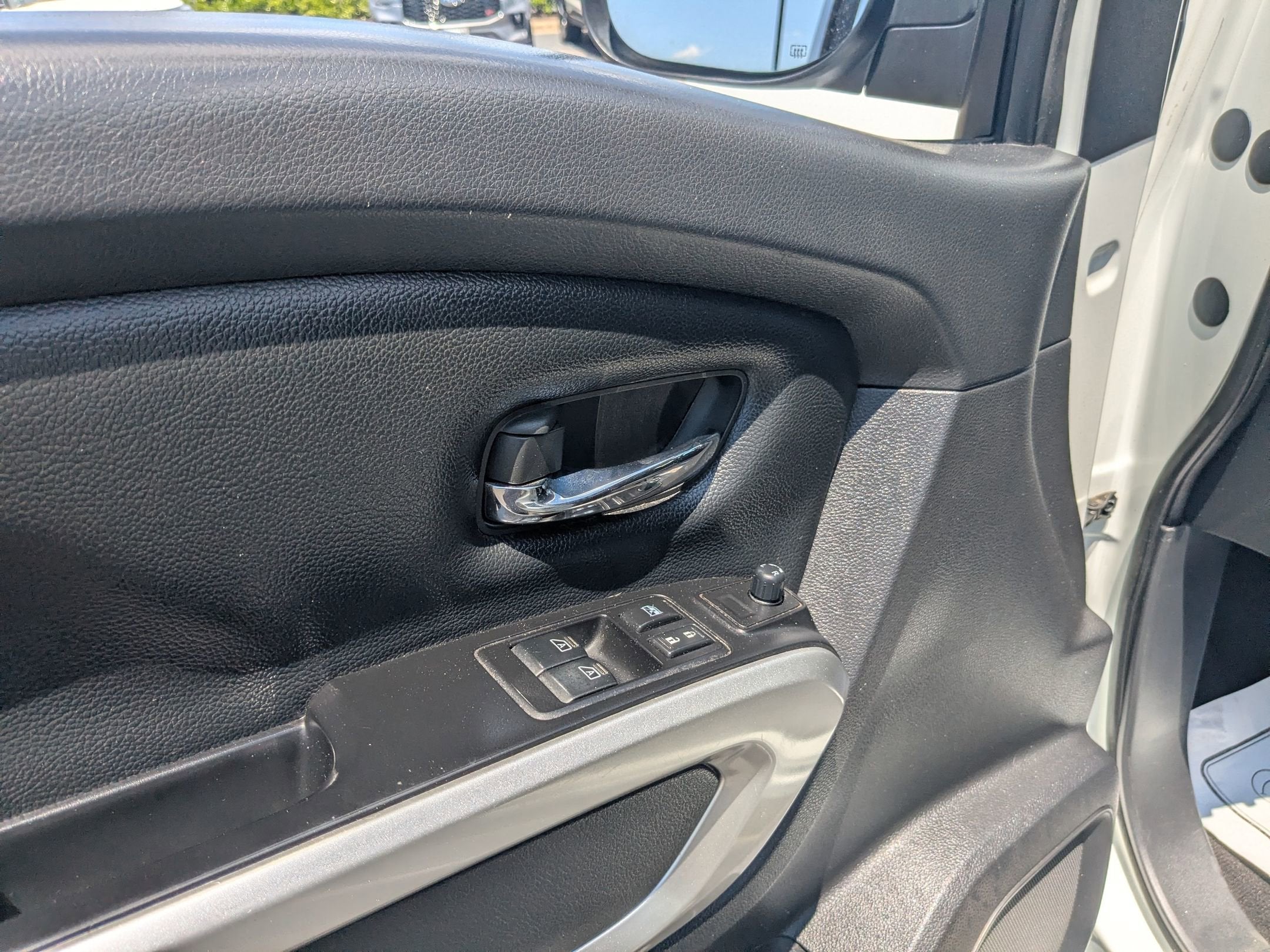 2017 Nissan Titan SV