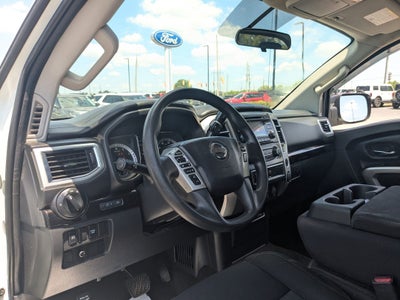 2017 Nissan Titan SV