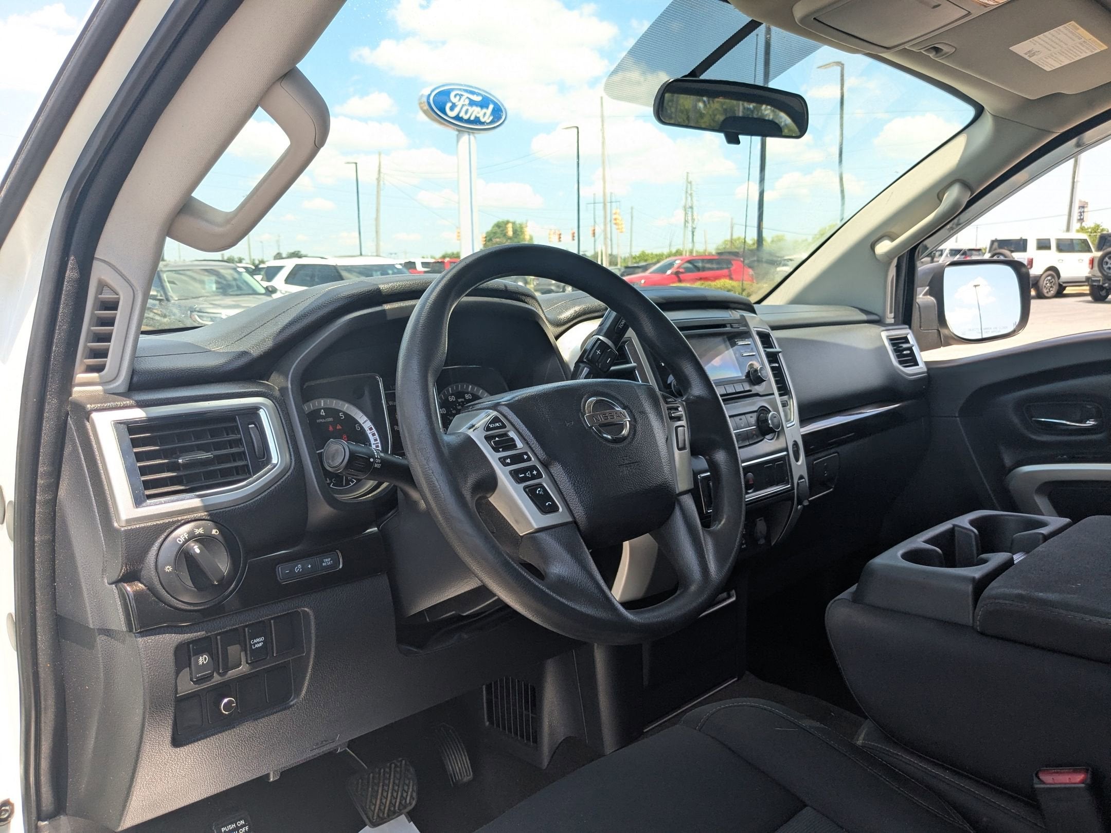 2017 Nissan Titan SV