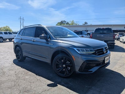 2023 Volkswagen Tiguan SE R-Line Black