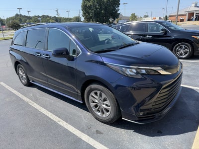 2025 Toyota Sienna XLE
